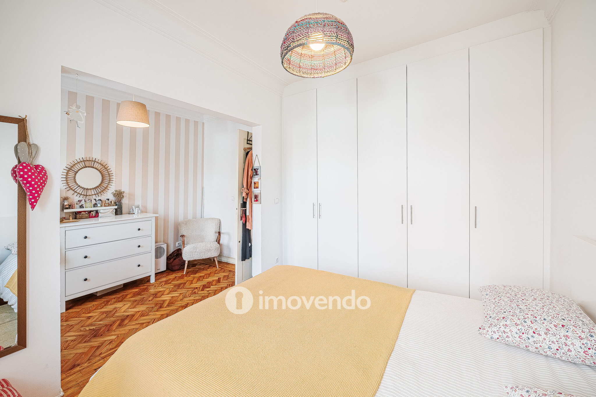 Apartamento T1 exclusivo, com logradouro, no centro de Benfica