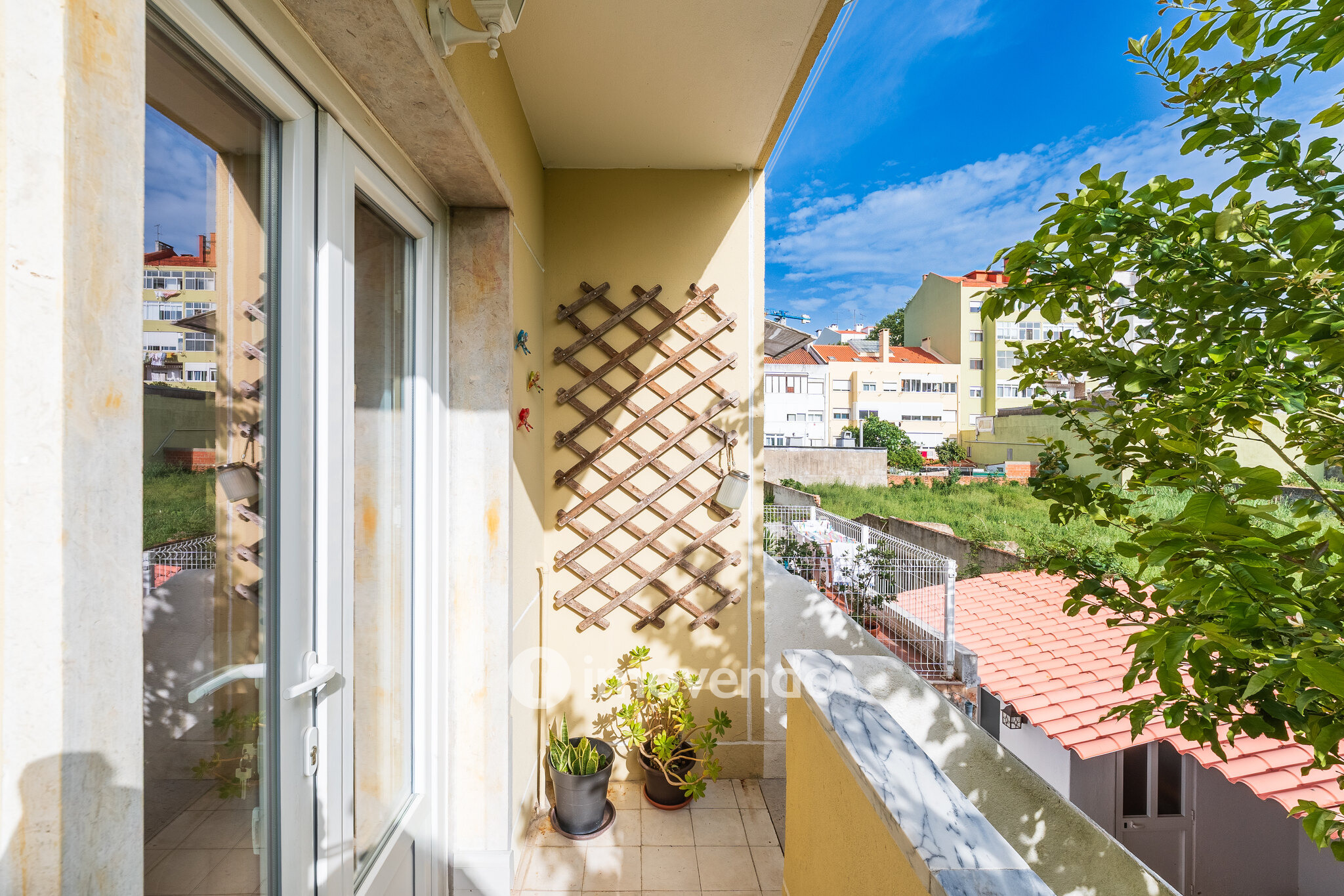 Apartamento T1 exclusivo, com logradouro, no centro de Benfica