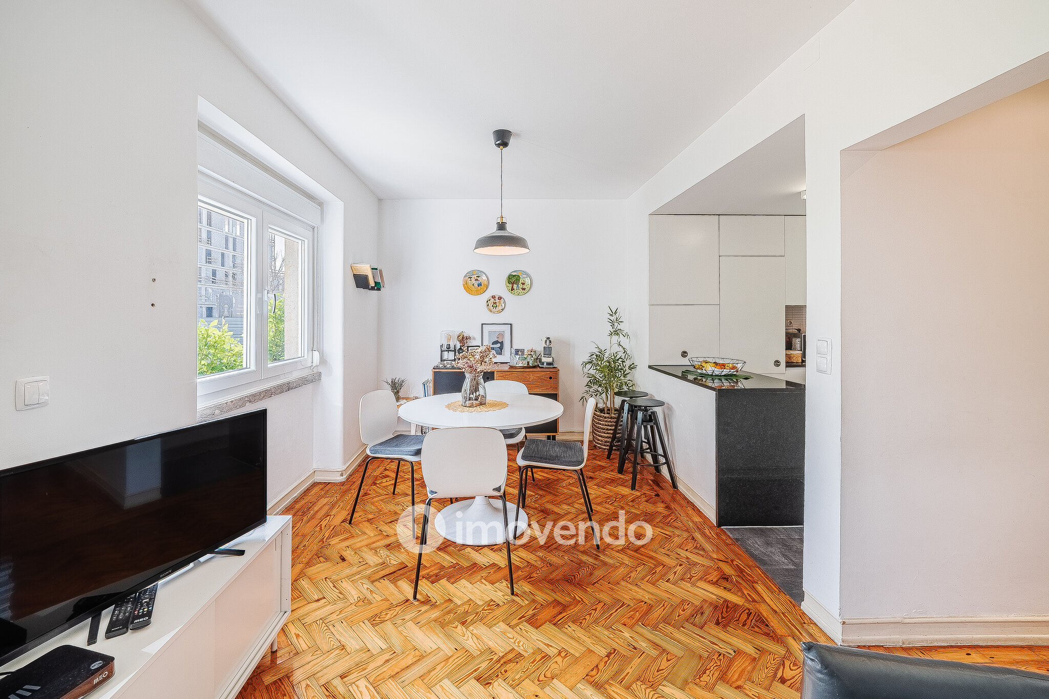 Apartamento T1 exclusivo, com logradouro, no centro de Benfica