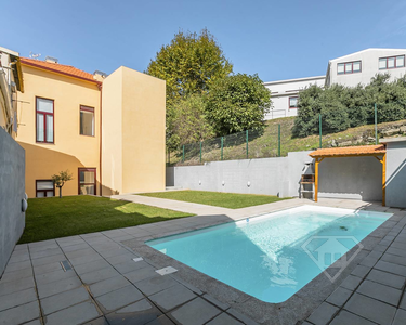 Apartamento T1 Duplex, renovado e mobilado, com piscina comum, em Gaia