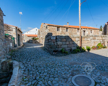 Propriedade histórica, inserida em aldeia milenar, em Castelo Bom