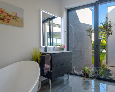 Moradia T3 de luxo, nova, com piscina e garagem, na Póvoa do Lanhoso