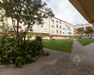 Apartamento T2 pronto a ocupar, totalmente renovado, em Alcochete