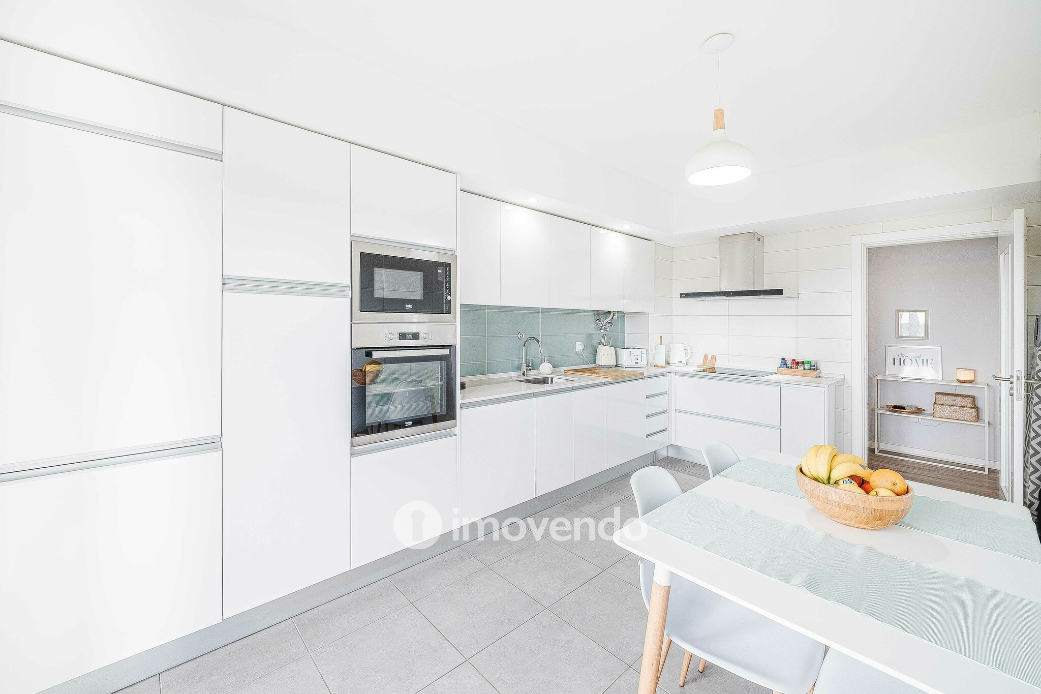 Apartamento T2 com estacionamento, na Urbanização Vale Flores