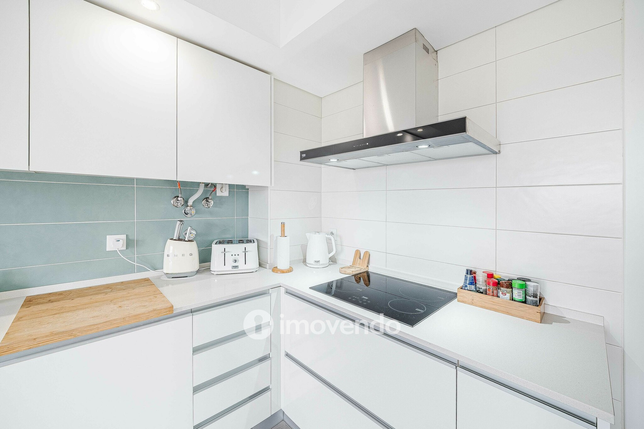 Apartamento T2 com estacionamento, na Urbanização Vale Flores