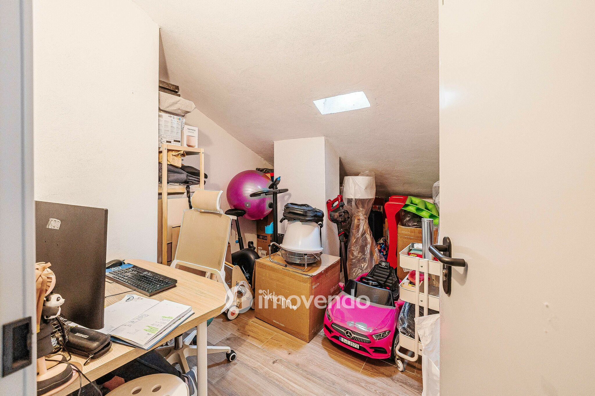 Apartamento T2 com estacionamento, na Urbanização Vale Flores