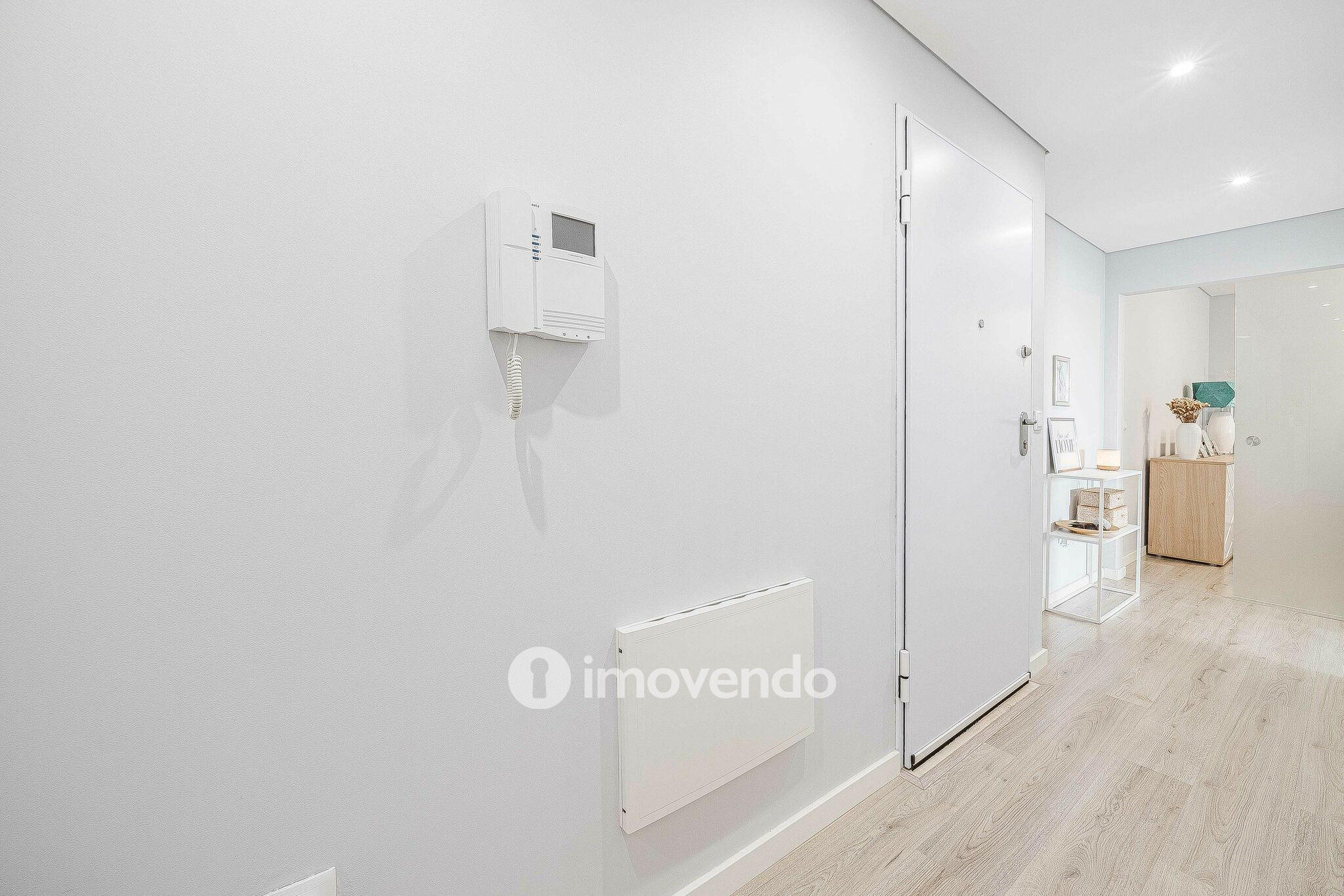 Apartamento T2 com estacionamento, na Urbanização Vale Flores