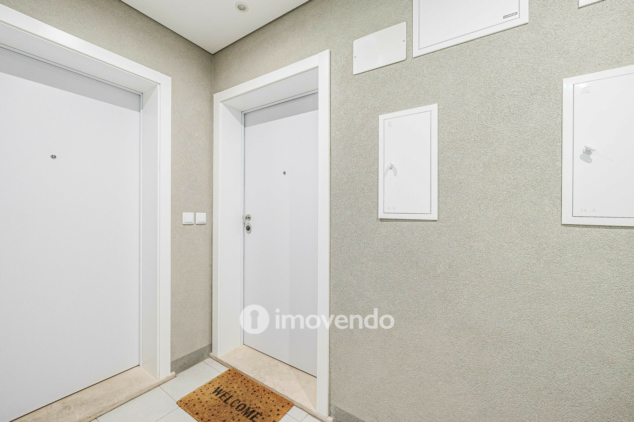 Apartamento T2 com estacionamento, na Urbanização Vale Flores