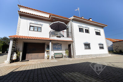 Moradia T3+2 excecional, com um terreno de 14250m2, em Canha, Setúbal