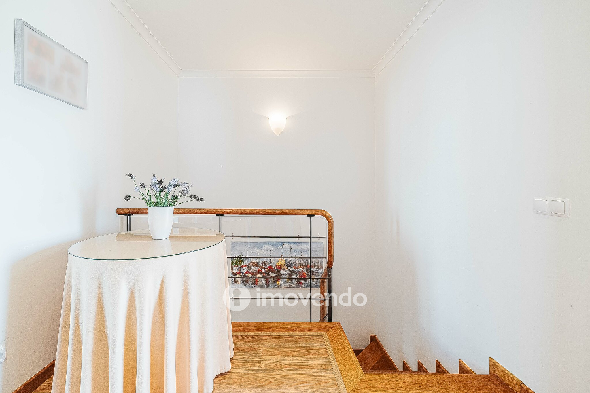 Moradia T4+2 cuidada, com jardim e terraço, em Sesimbra
