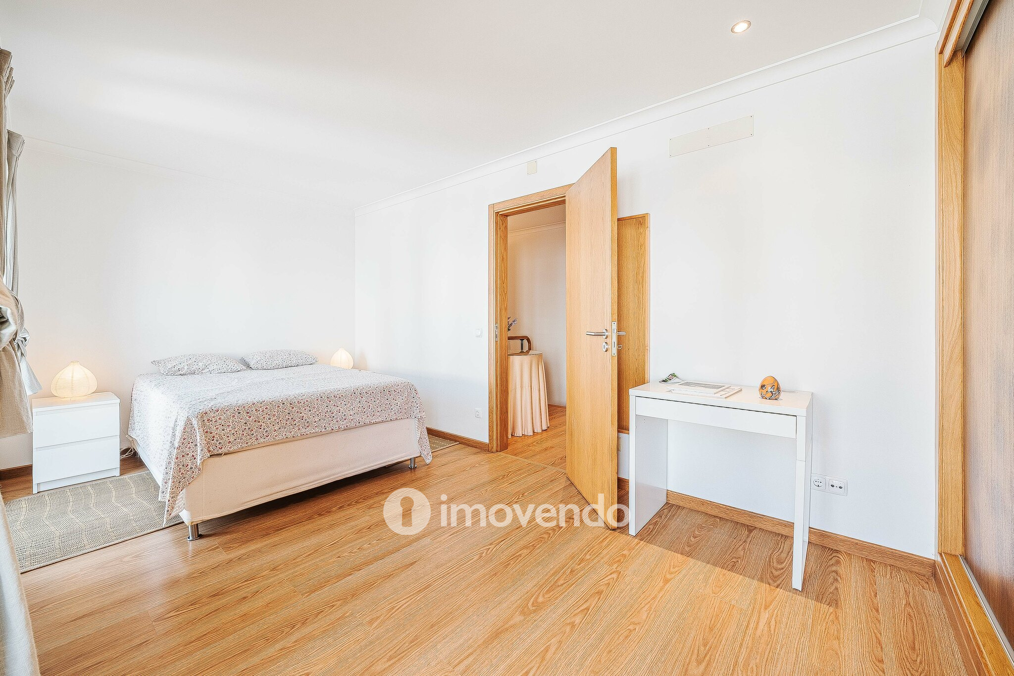 Moradia T4+2 cuidada, com jardim e terraço, em Sesimbra