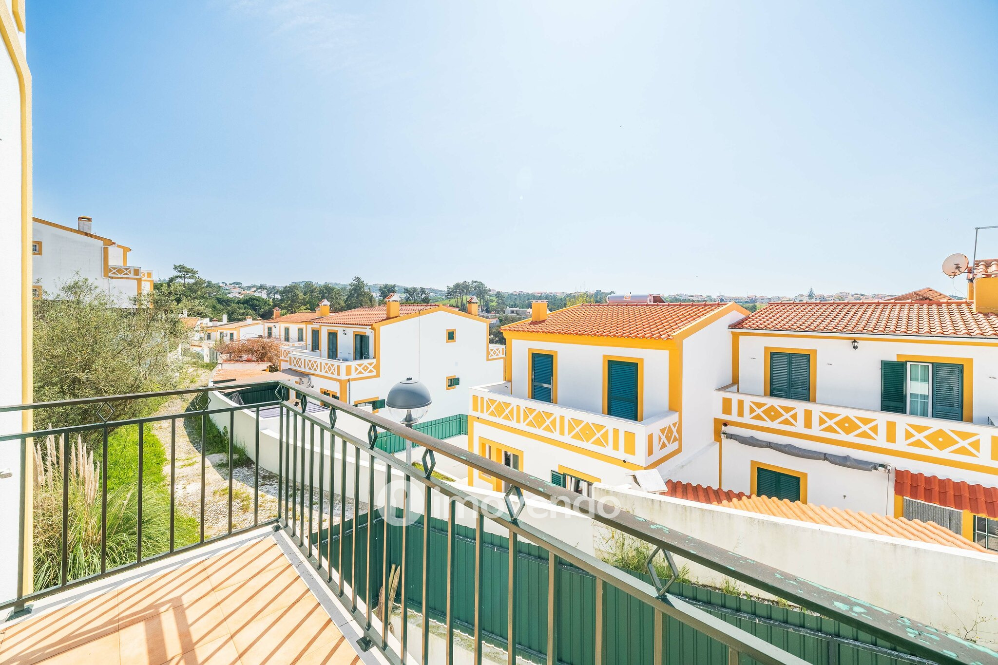Moradia T4+2 cuidada, com jardim e terraço, em Sesimbra