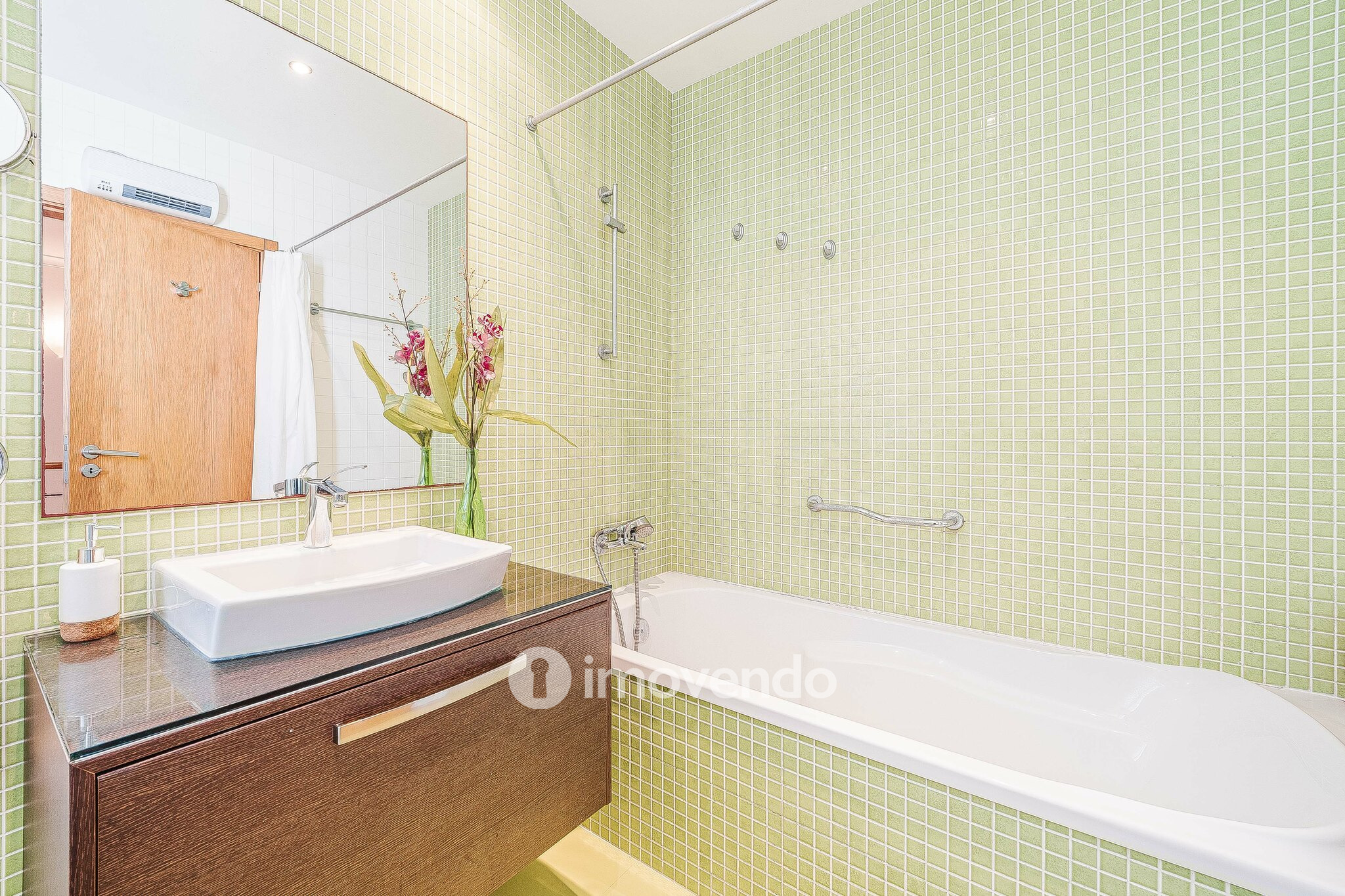 Moradia T4+2 cuidada, com jardim e terraço, em Sesimbra