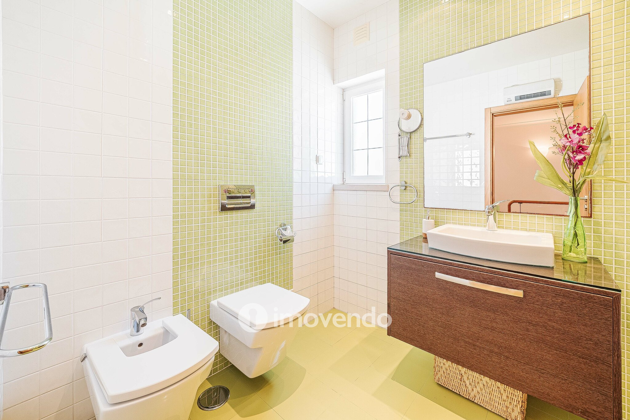 Moradia T4+2 cuidada, com jardim e terraço, em Sesimbra