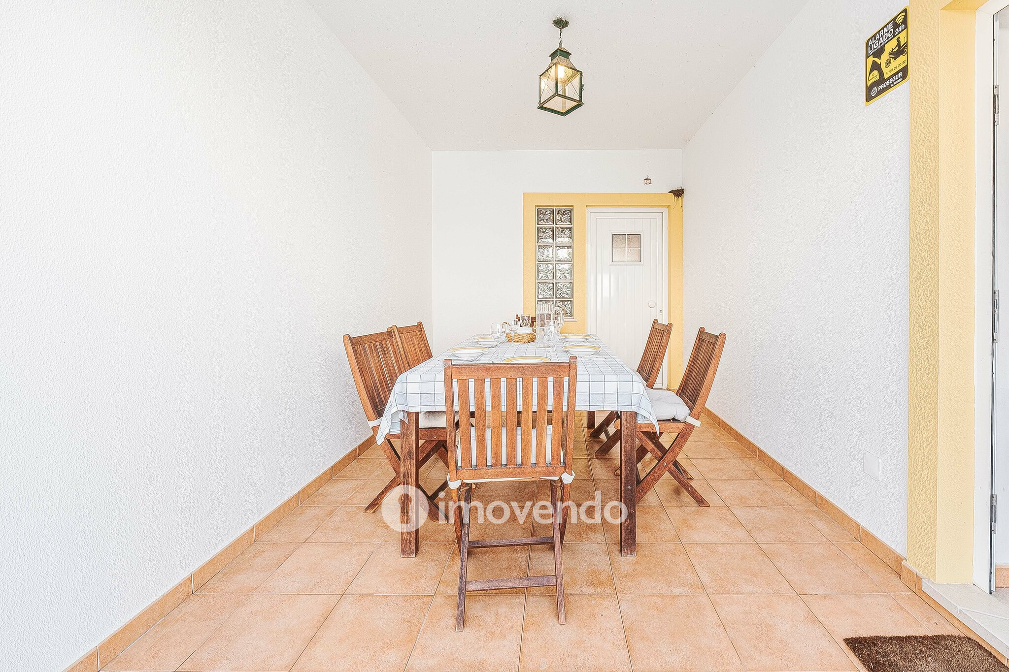 Moradia T4+2 cuidada, com jardim e terraço, em Sesimbra