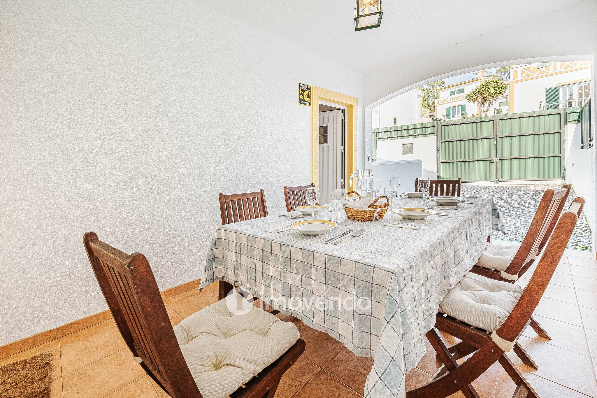 Moradia T4+2 cuidada, com jardim e terraço, em Sesimbra