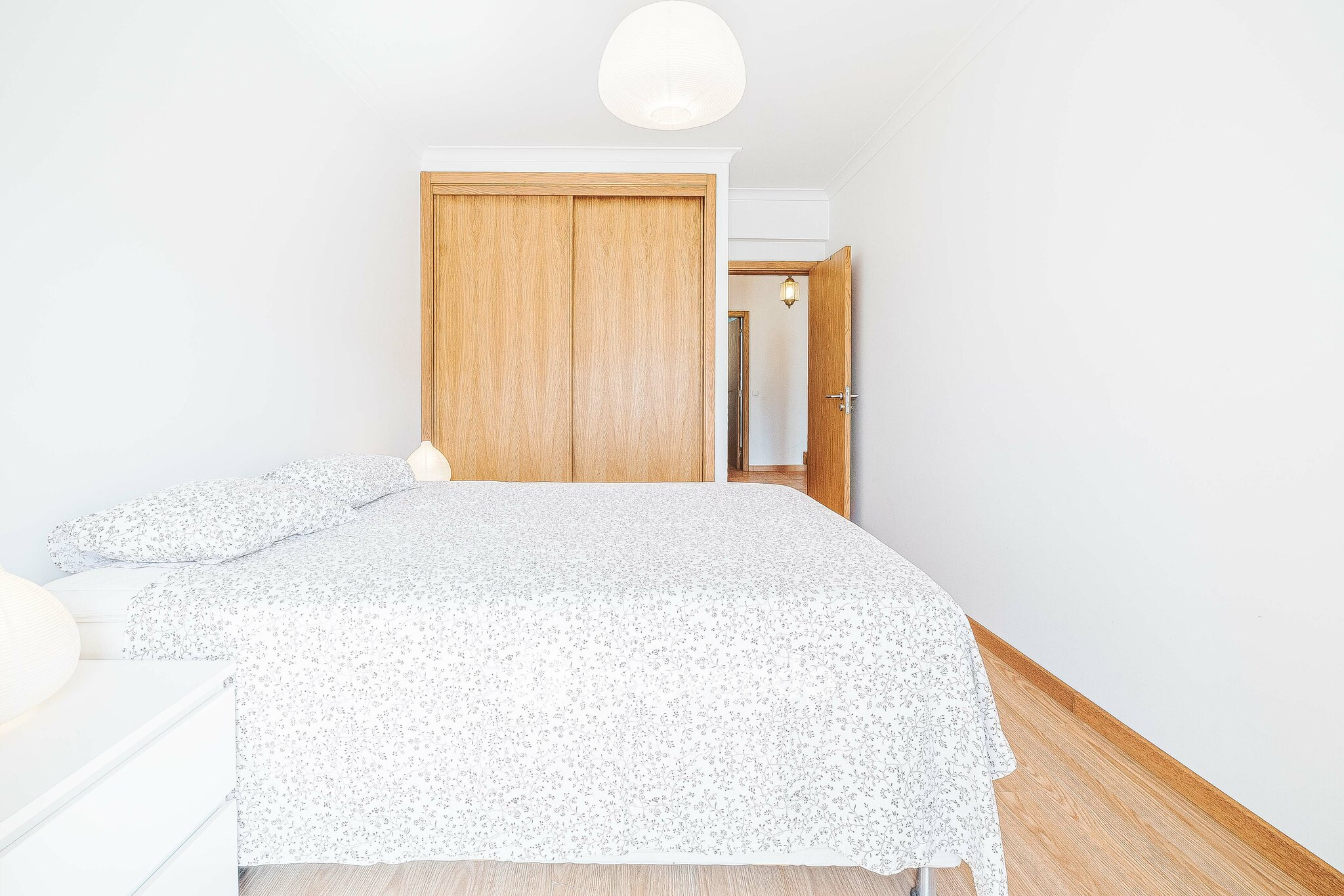 Moradia T4+2 cuidada, com jardim e terraço, em Sesimbra