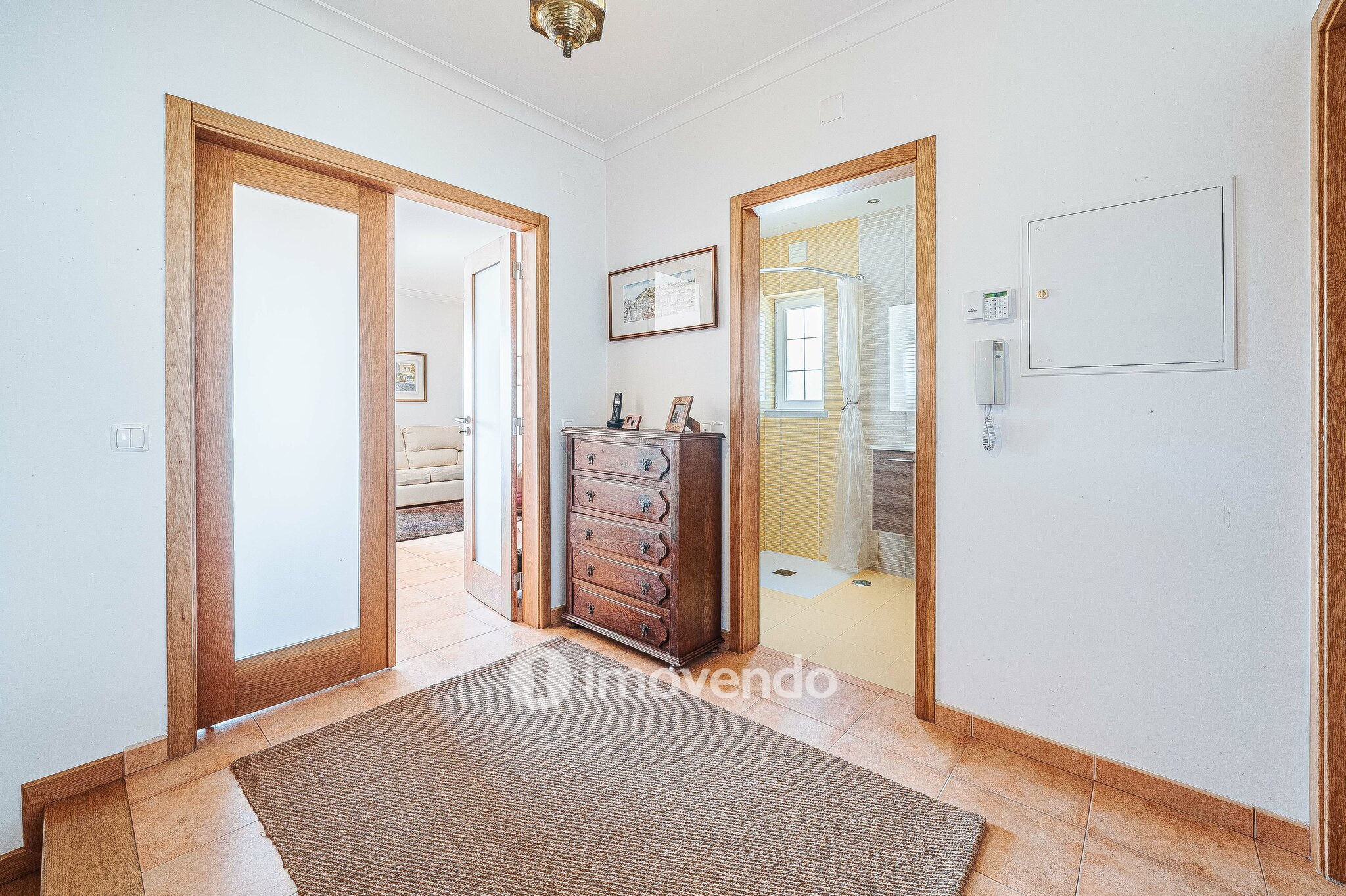 Moradia T4+2 cuidada, com jardim e terraço, em Sesimbra
