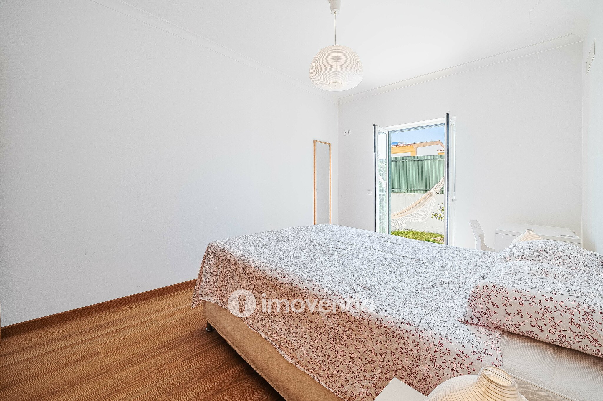 Moradia T4+2 cuidada, com jardim e terraço, em Sesimbra