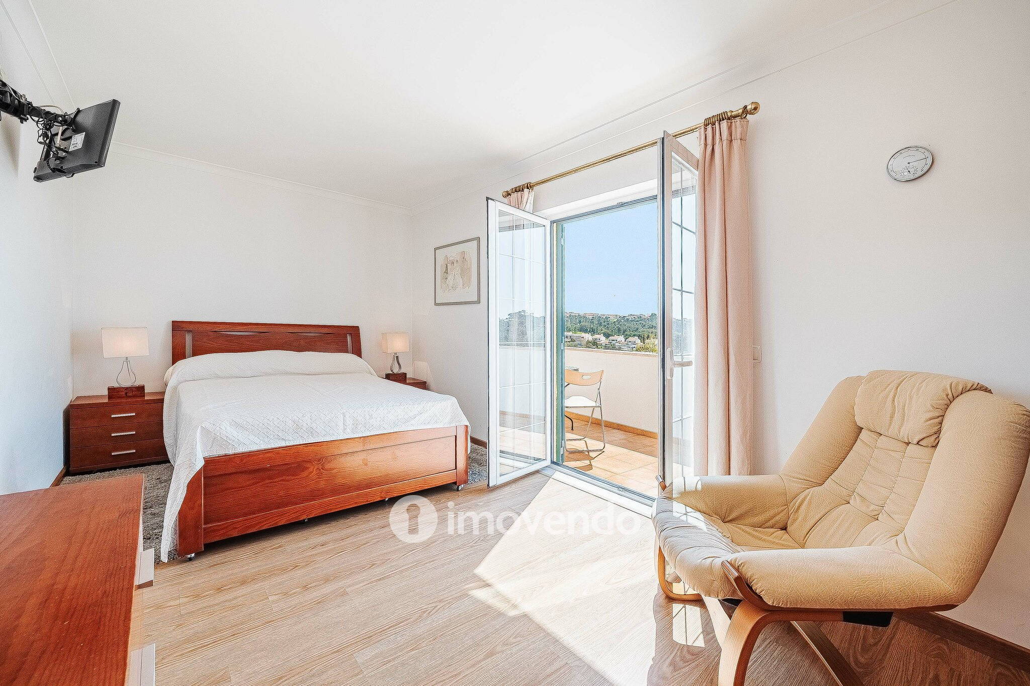 Moradia T4+2 cuidada, com jardim e terraço, em Sesimbra
