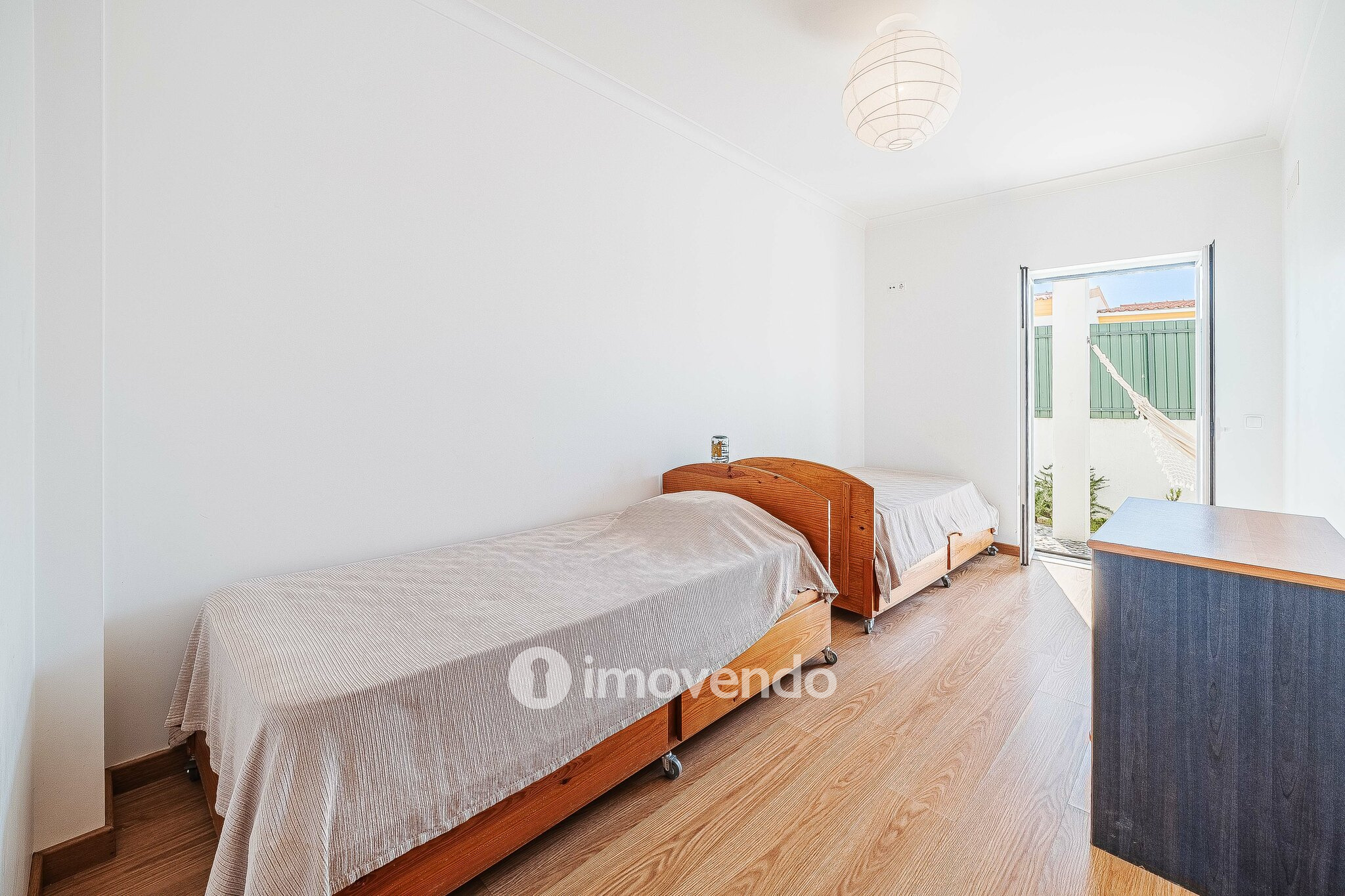 Moradia T4+2 cuidada, com jardim e terraço, em Sesimbra