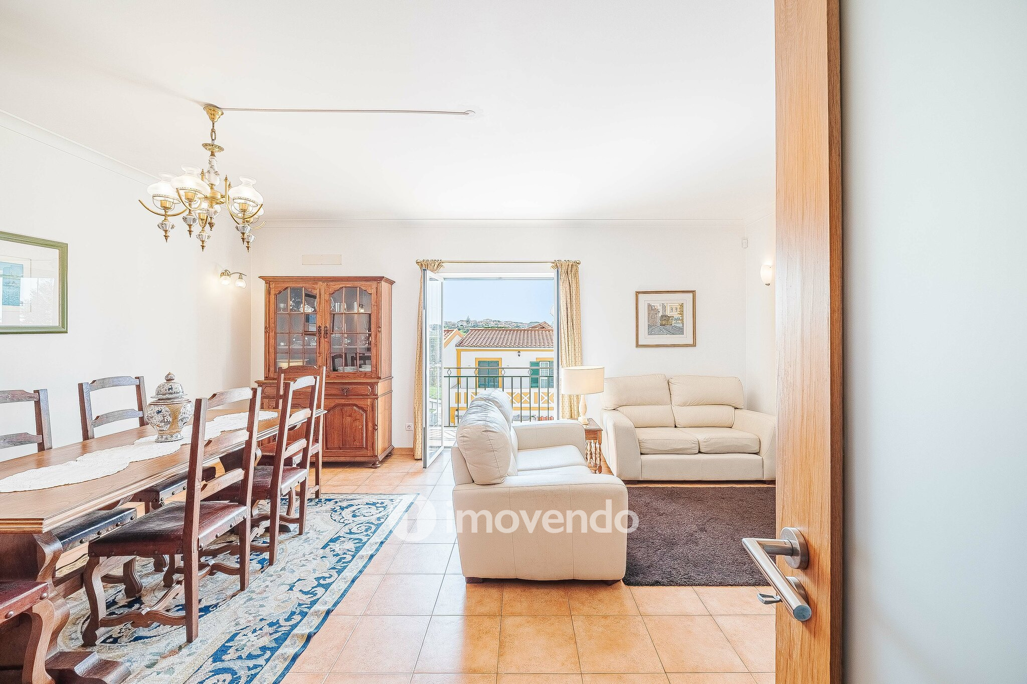 Moradia T4+2 cuidada, com jardim e terraço, em Sesimbra