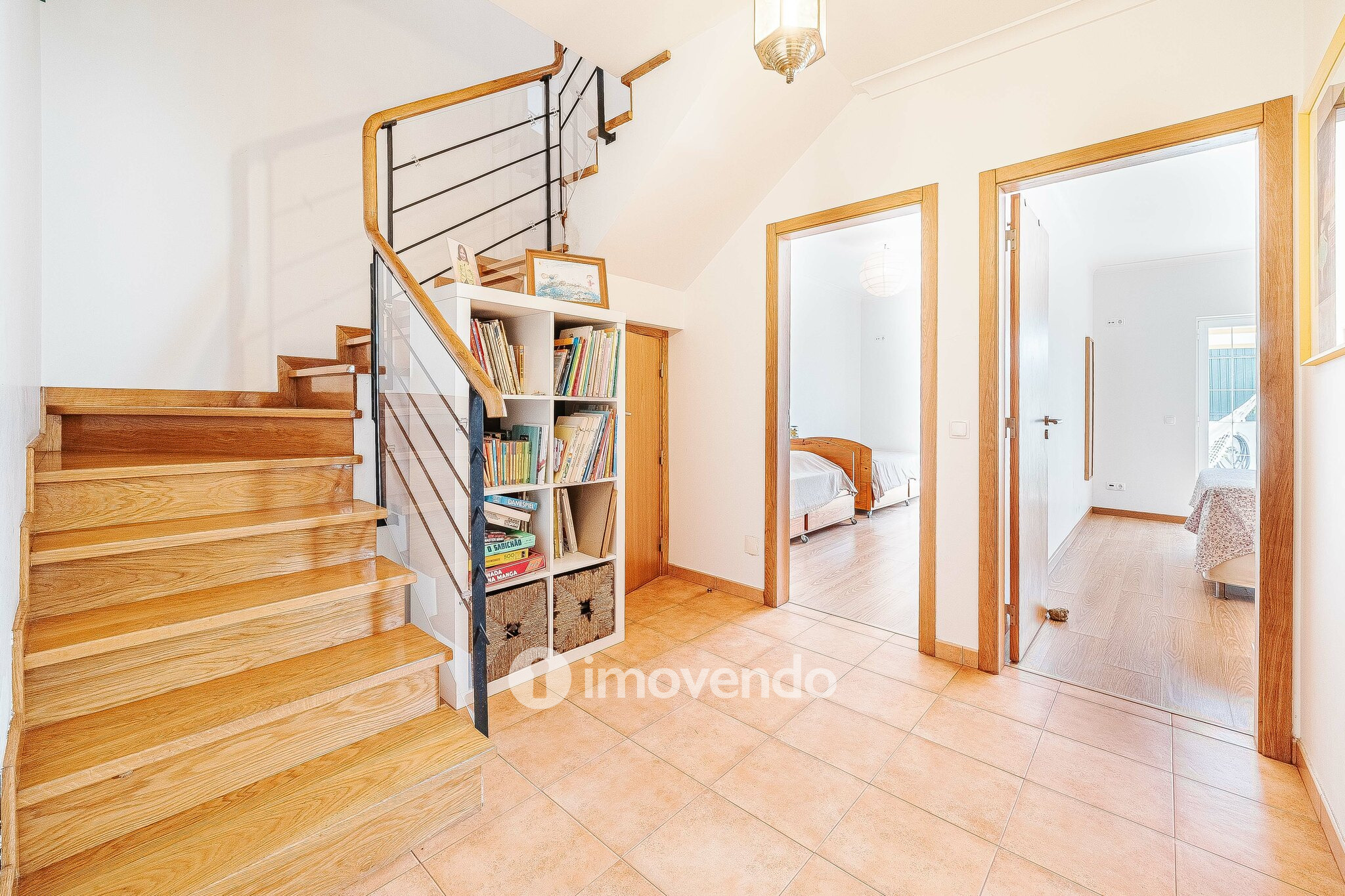 Moradia T4+2 cuidada, com jardim e terraço, em Sesimbra