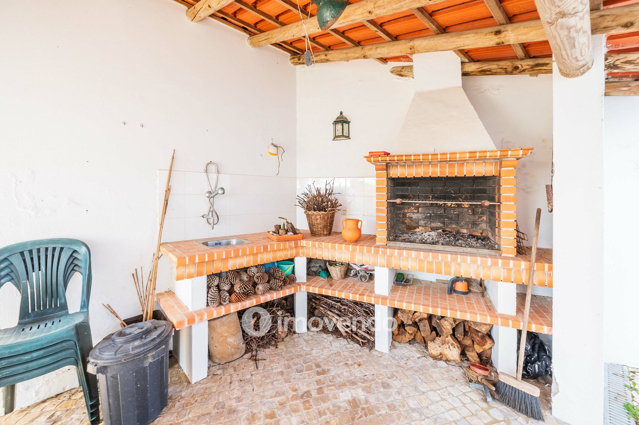 Moradia T4+2 cuidada, com jardim e terraço, em Sesimbra