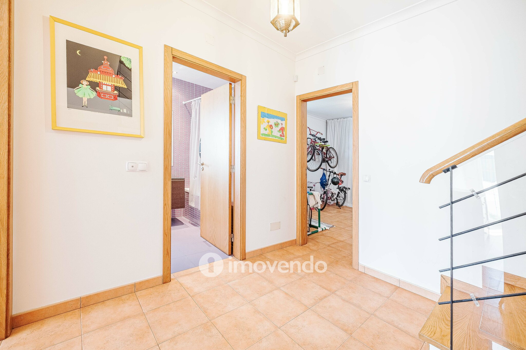 Moradia T4+2 cuidada, com jardim e terraço, em Sesimbra