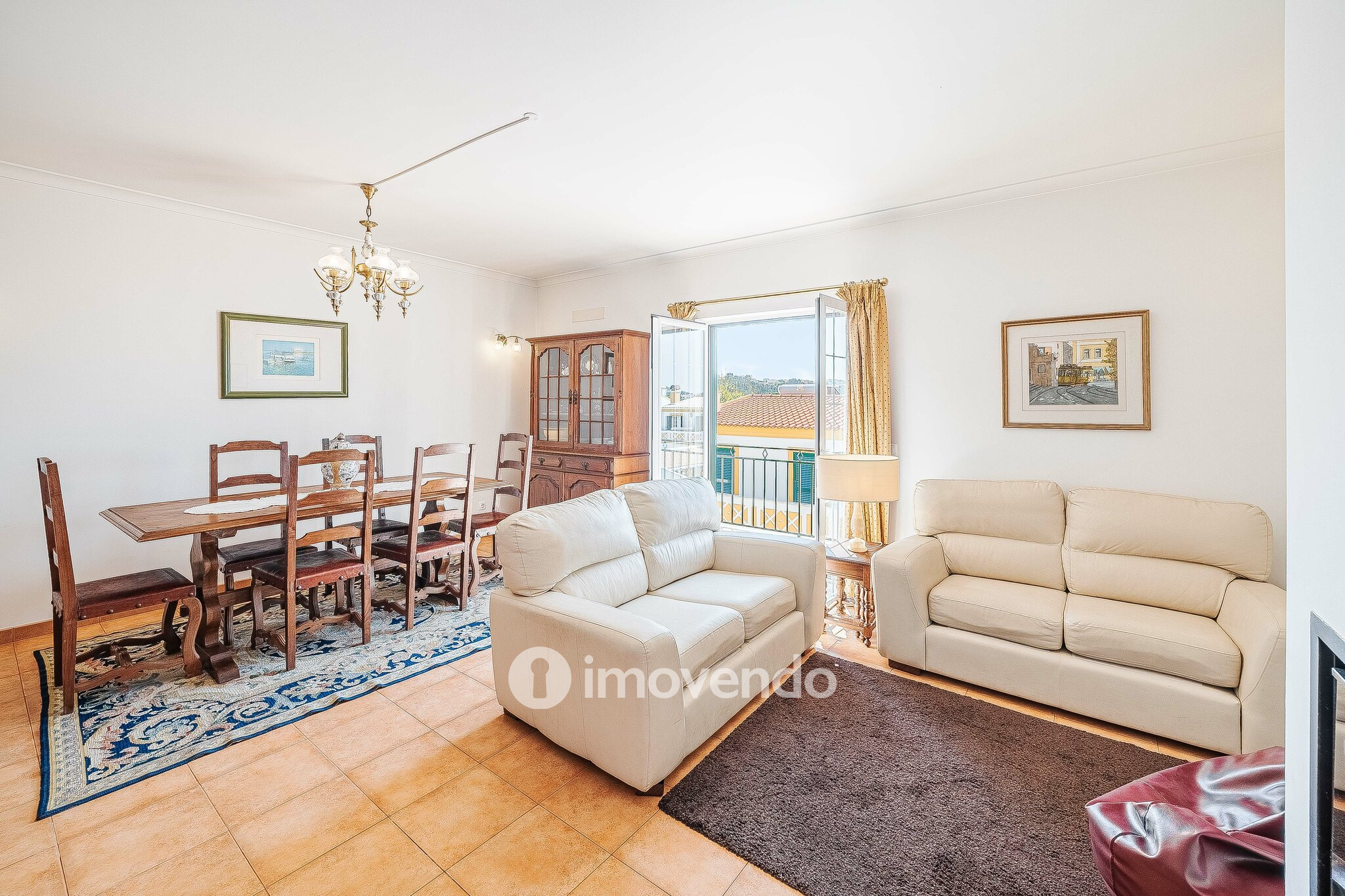 Moradia T4+2 cuidada, com jardim e terraço, em Sesimbra