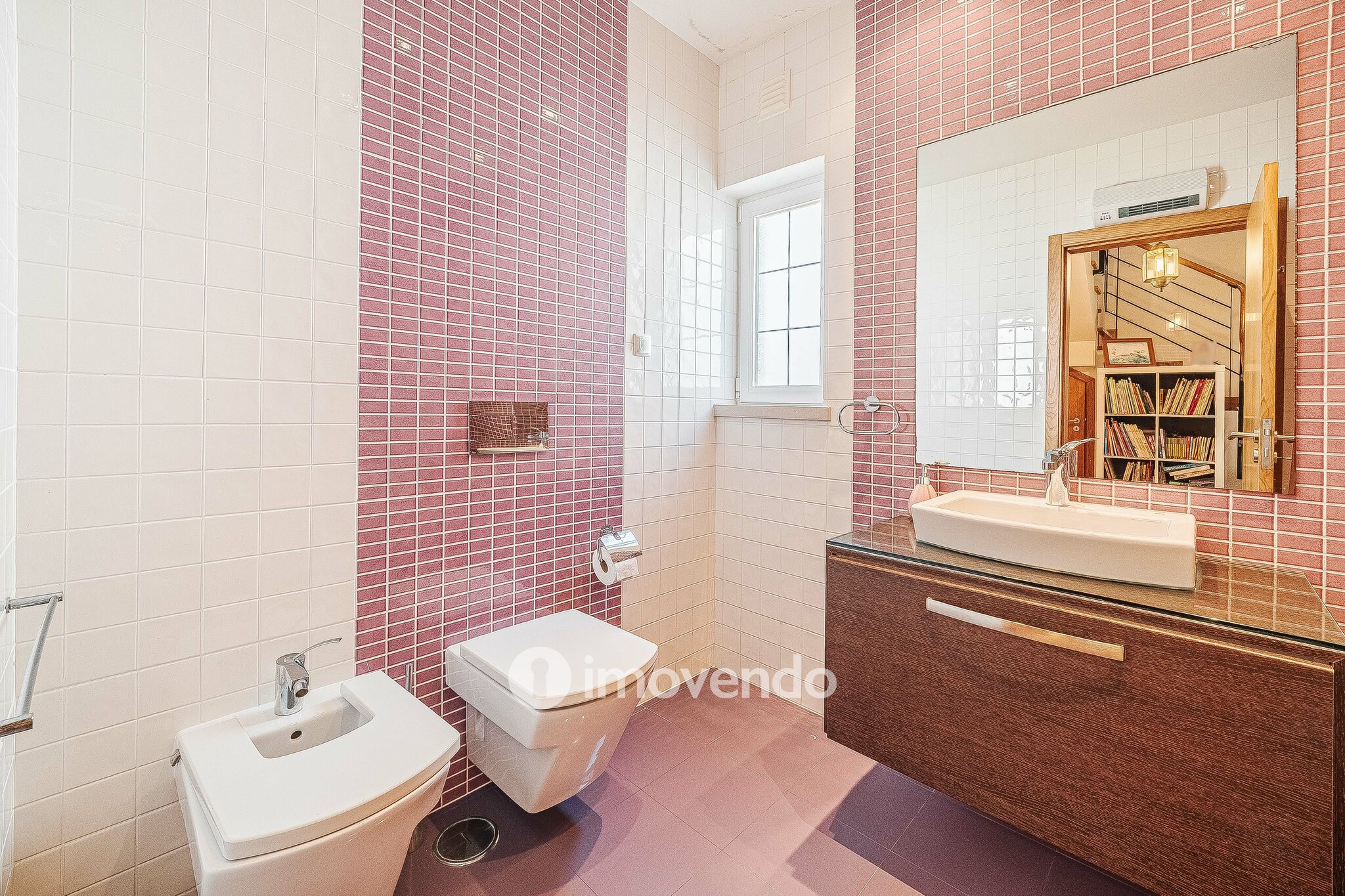 Moradia T4+2 cuidada, com jardim e terraço, em Sesimbra