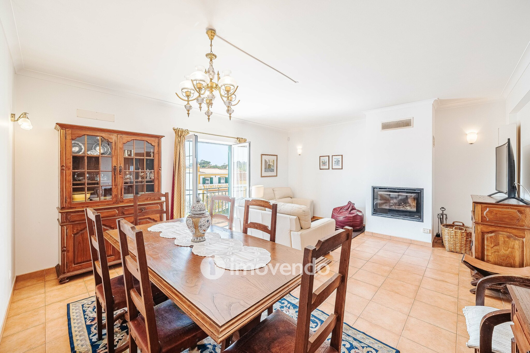 Moradia T4+2 cuidada, com jardim e terraço, em Sesimbra