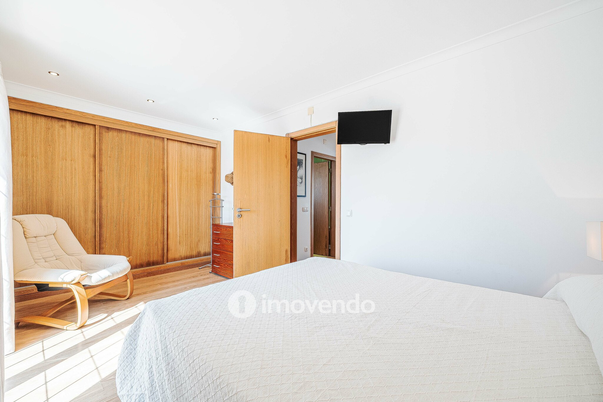 Moradia T4+2 cuidada, com jardim e terraço, em Sesimbra