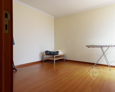 Moradia T5, com áreas amplas, garagem e jardim, em Rebordosa, Paredes