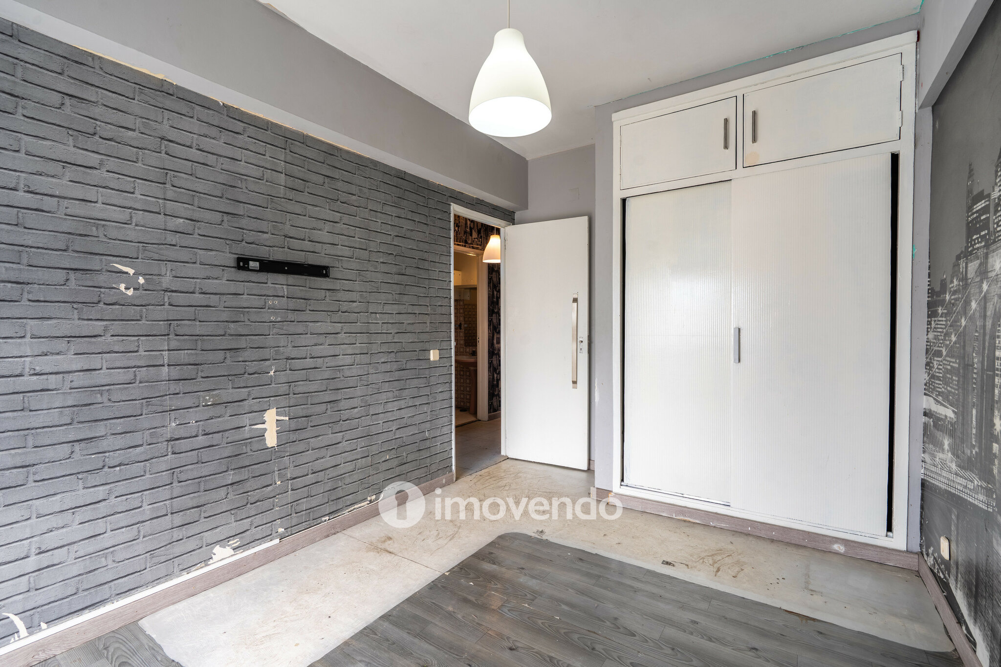Apartamento T1 para renovação, junto da Praia de Paço de Arcos