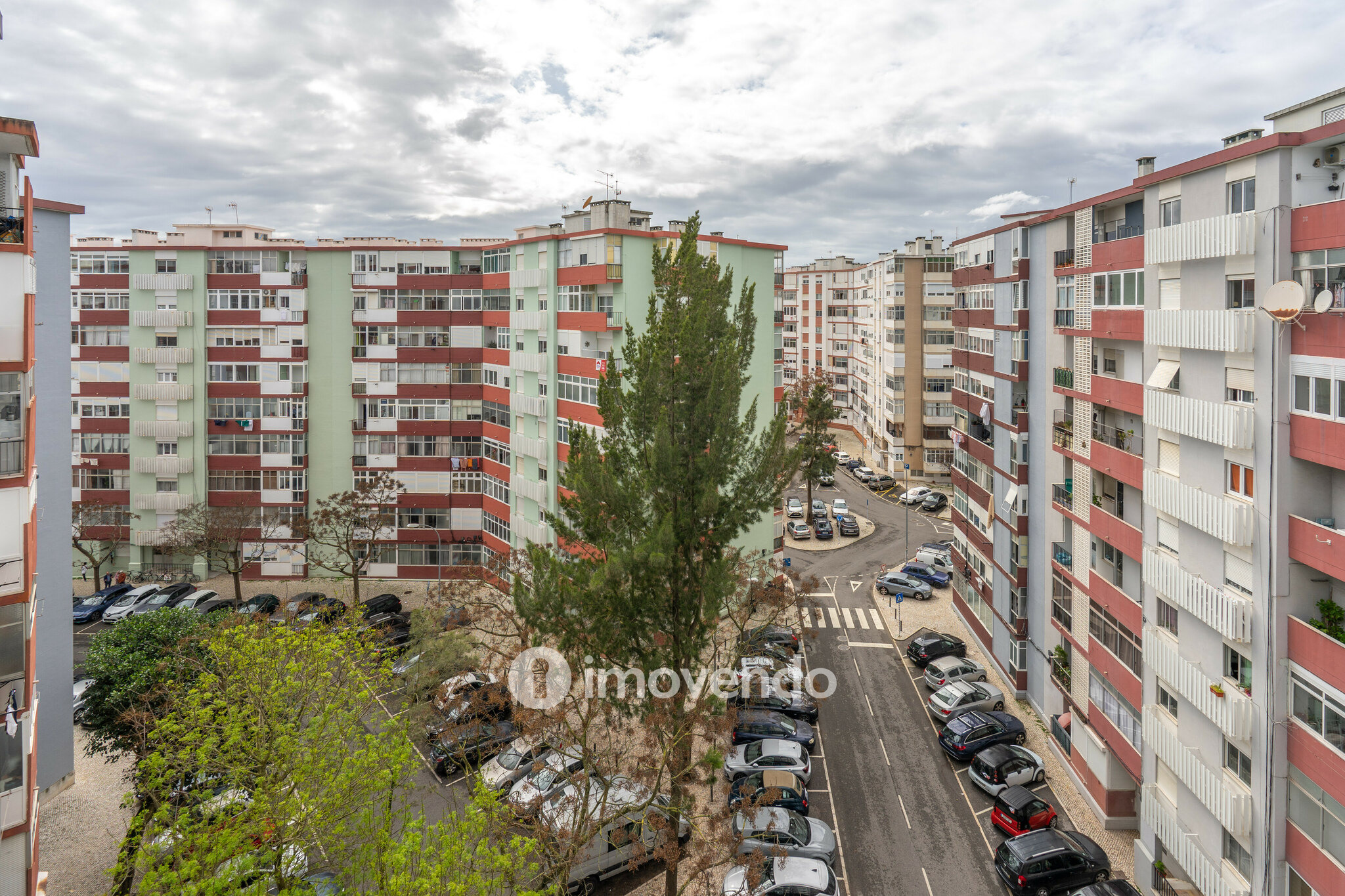 Apartamento T1 para renovação, junto da Praia de Paço de Arcos