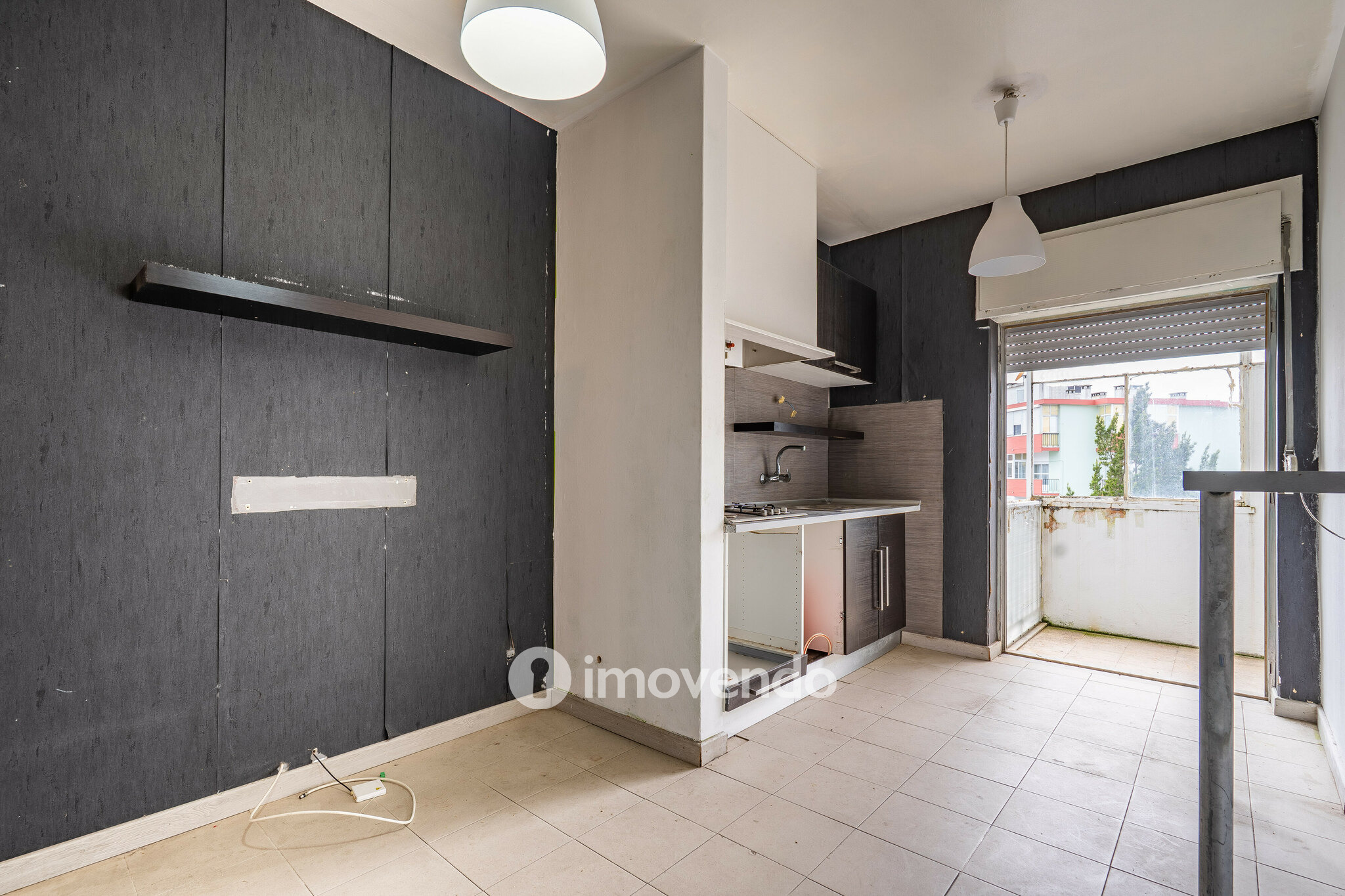 Apartamento T1 para renovação, junto da Praia de Paço de Arcos