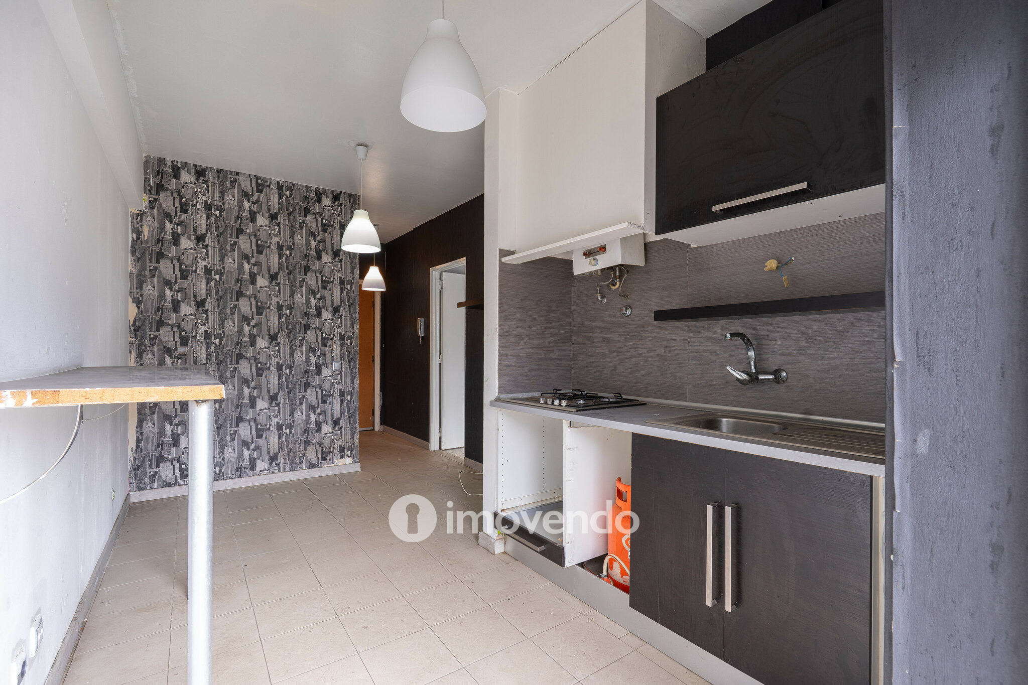 Apartamento T1 para renovação, junto da Praia de Paço de Arcos