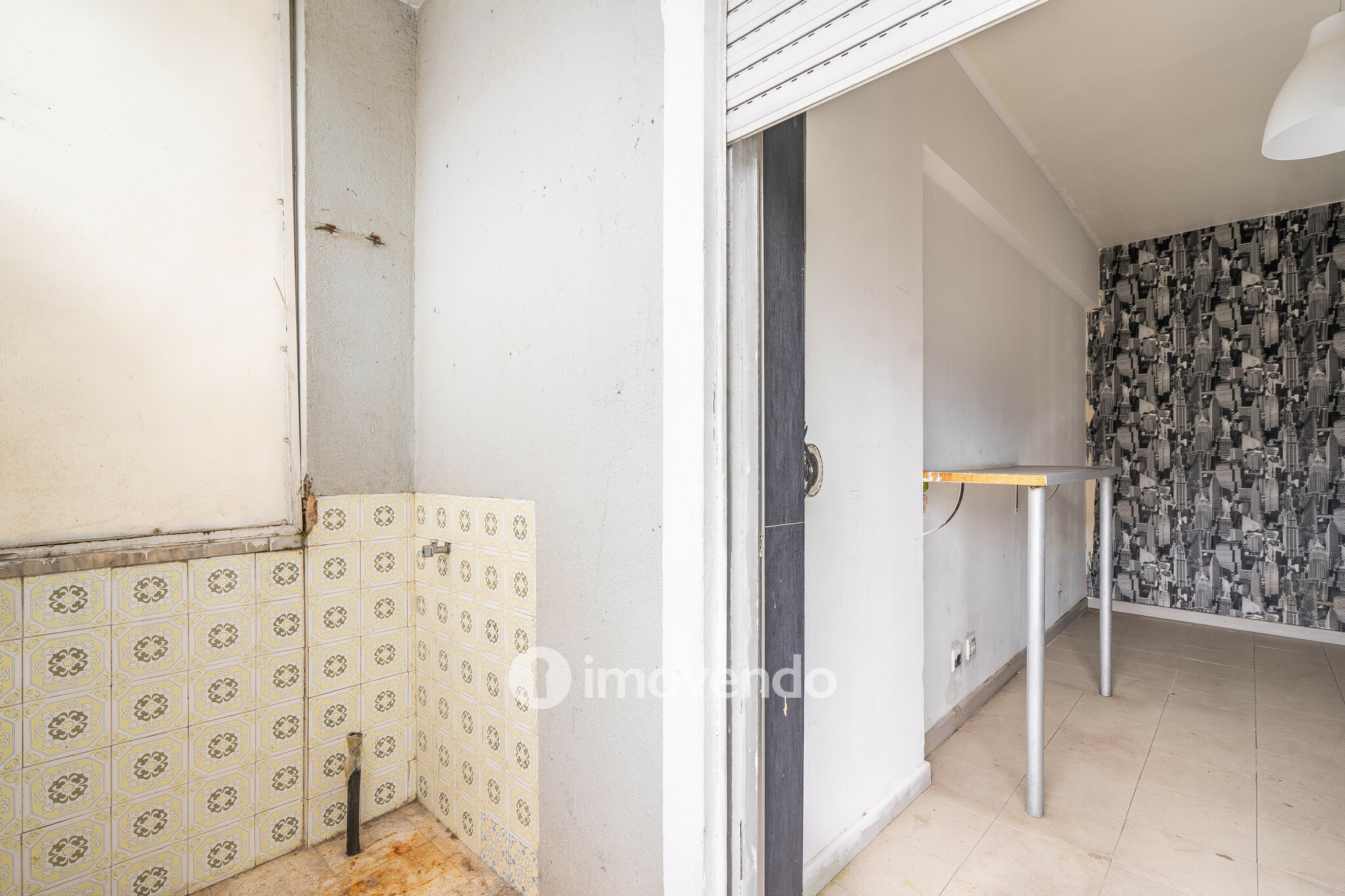 Apartamento T1 para renovação, junto da Praia de Paço de Arcos