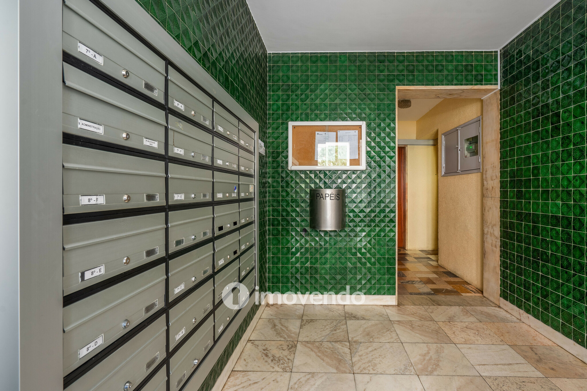 Apartamento T1 para renovação, junto da Praia de Paço de Arcos