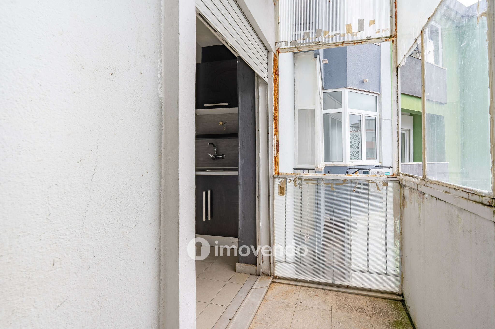 Apartamento T1 para renovação, junto da Praia de Paço de Arcos