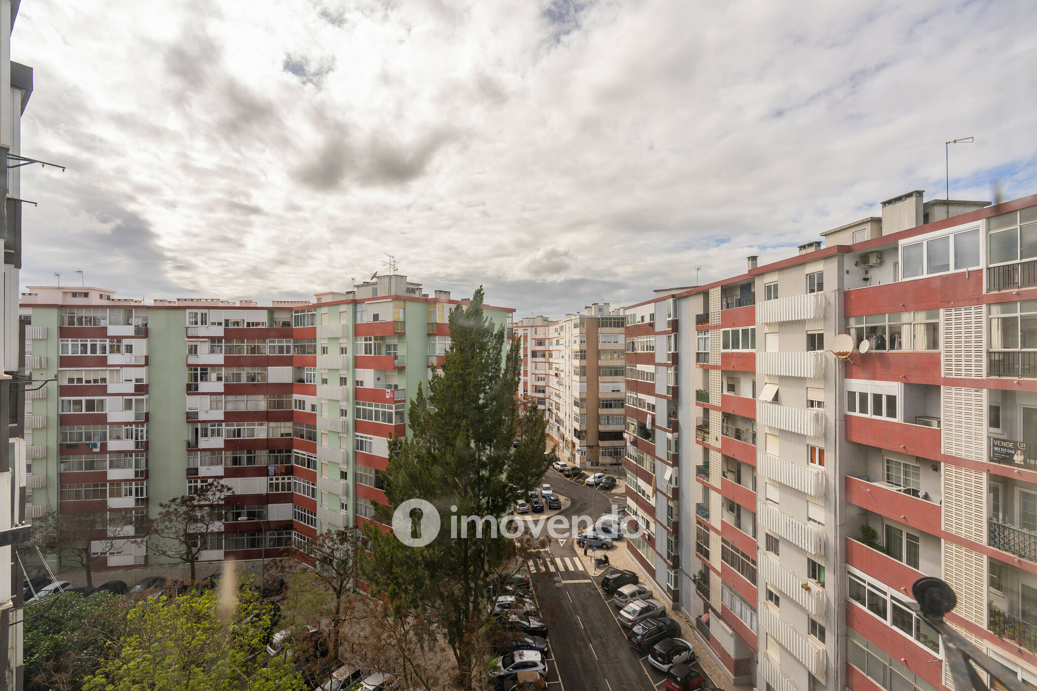 Apartamento T1 para renovação, junto da Praia de Paço de Arcos
