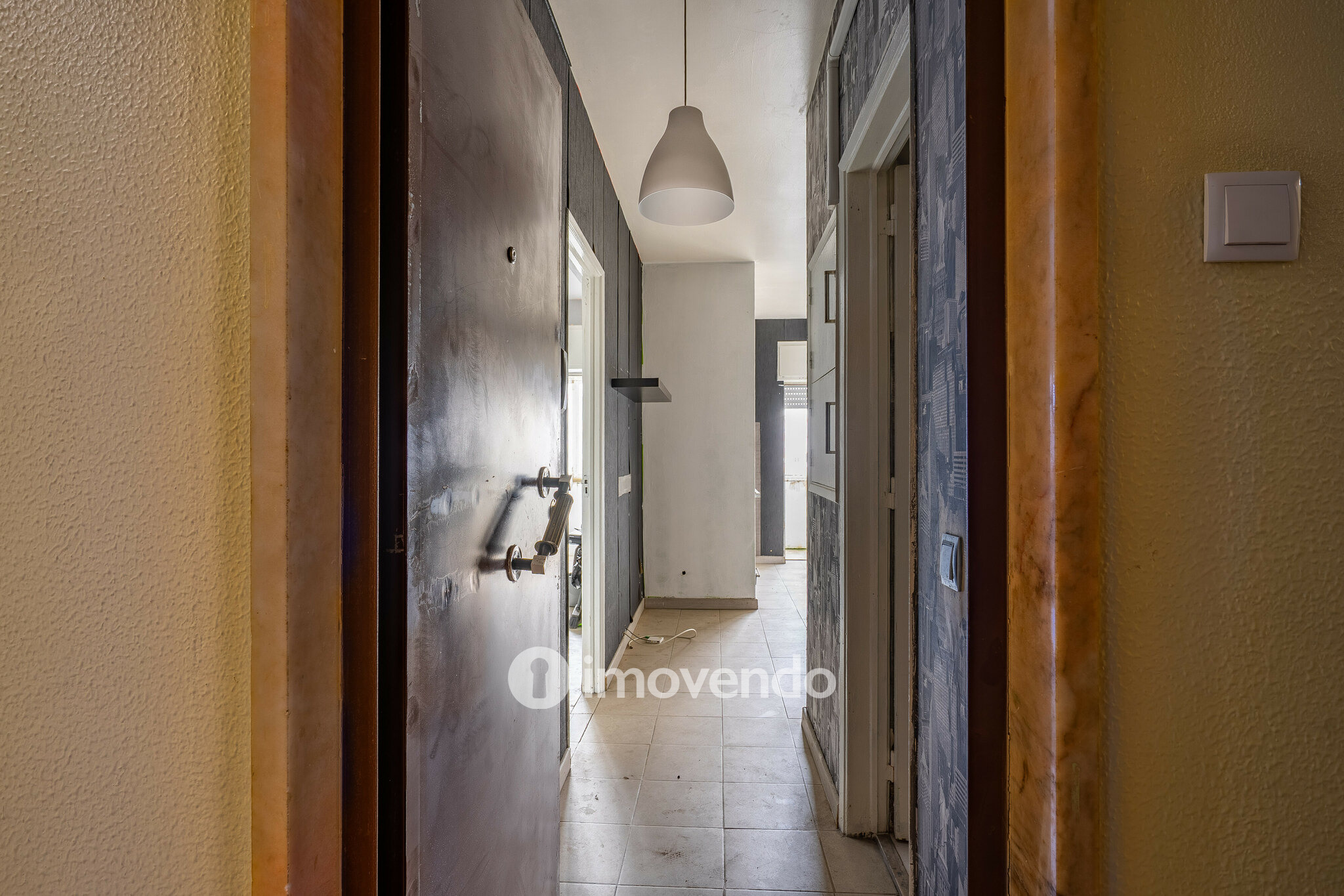 Apartamento T1 para renovação, junto da Praia de Paço de Arcos