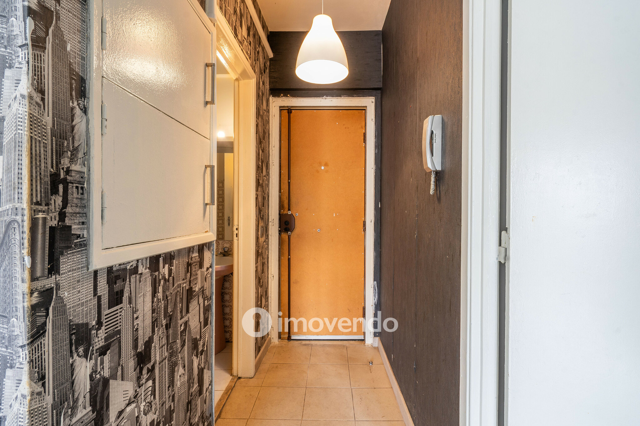 Apartamento T1 para renovação, junto da Praia de Paço de Arcos