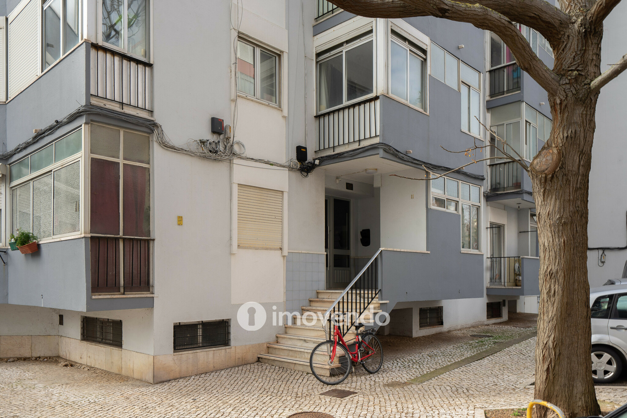 Apartamento T1 para renovação, junto da Praia de Paço de Arcos