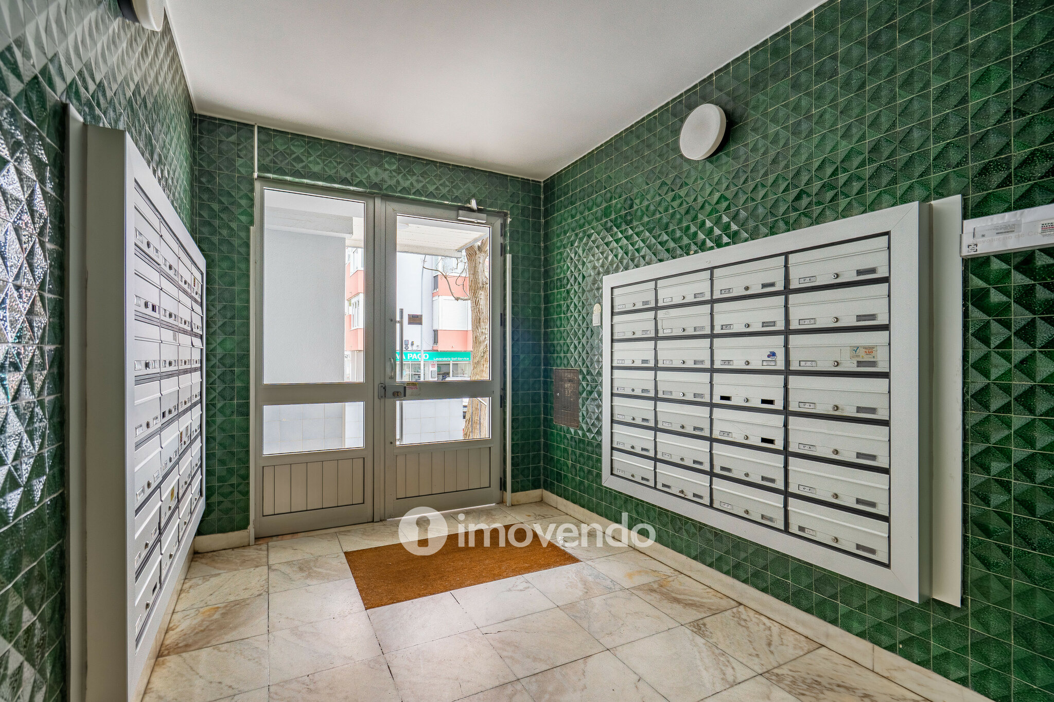 Apartamento T1 para renovação, junto da Praia de Paço de Arcos