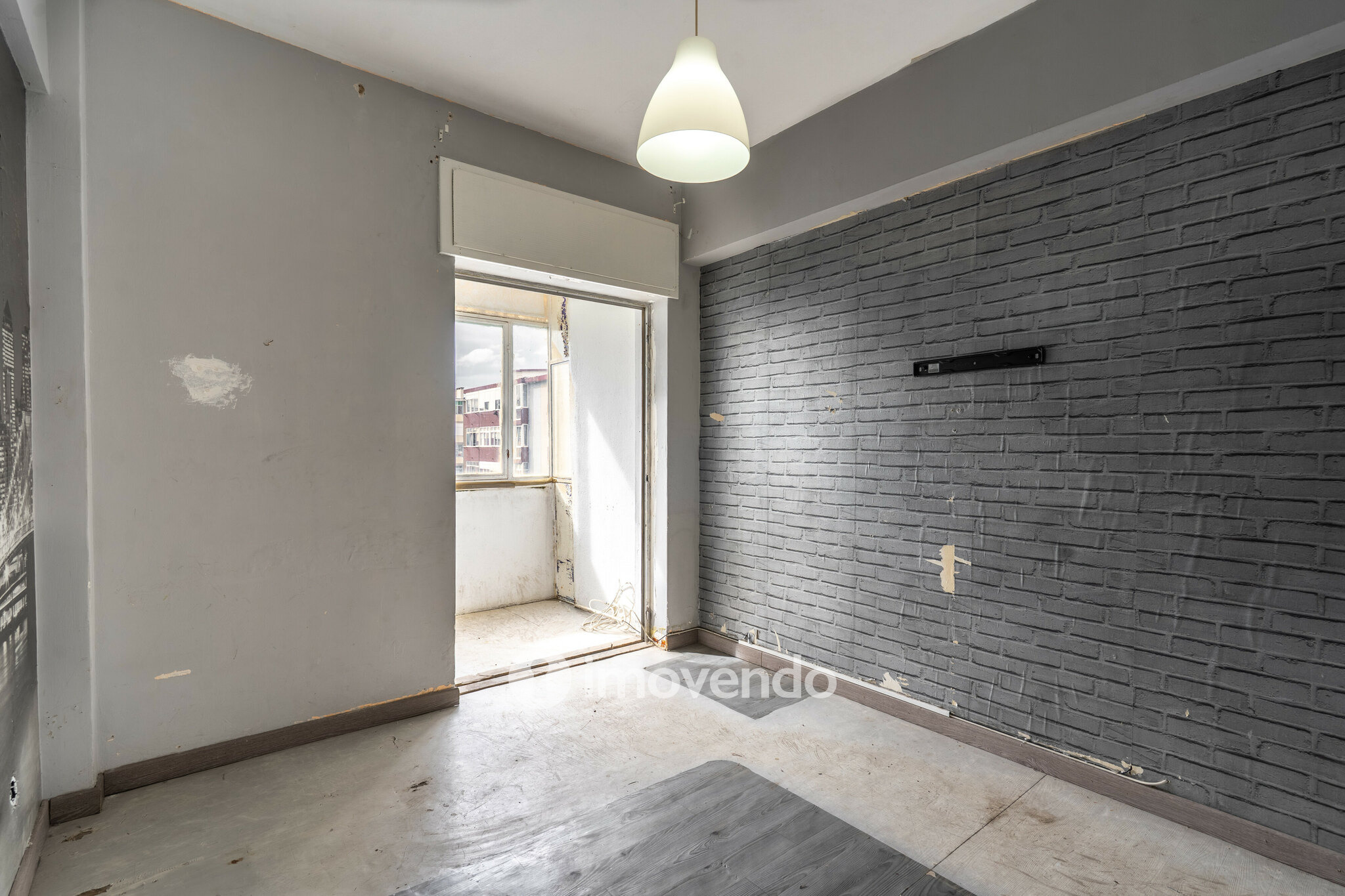 Apartamento T1 para renovação, junto da Praia de Paço de Arcos