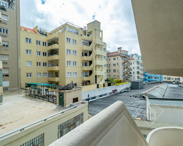 Apartamento T4+1, pronto a ocupar e numa localização nobre, em Lisboa