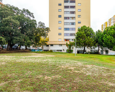 Apartamento T4, com áreas generosas, em São Sebastião, Setúbal