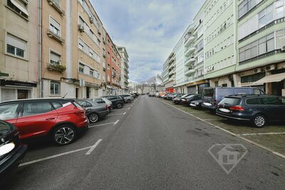 Apartamento T2 com varanda,  próximo da Fonte Luminosa da Alameda